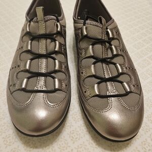 Ecco Women's Metallic Lace-Up Flats